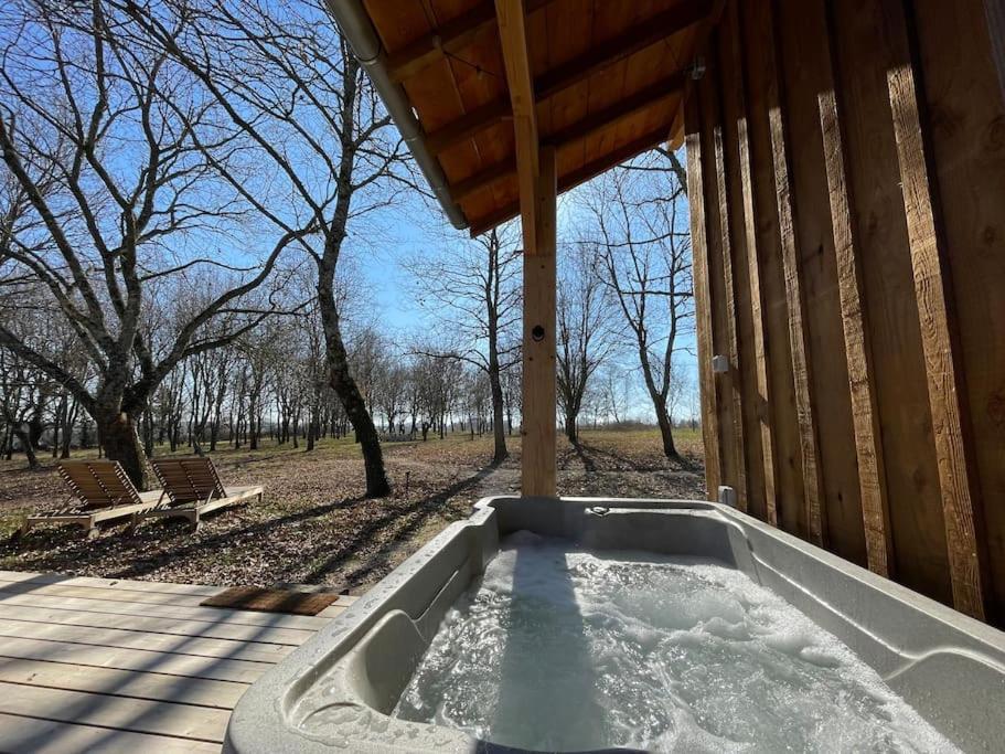 Dome Insolite Lichen Jacuzzi Et Petits-Dejeuners Inclus Gondrin Bagian luar foto