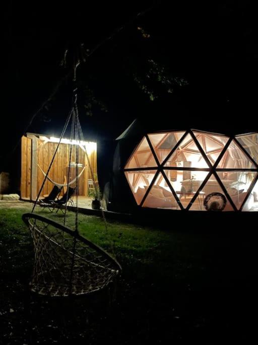 Dome Insolite Lichen Jacuzzi Et Petits-Dejeuners Inclus Gondrin Bagian luar foto