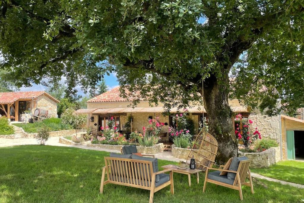 Dome Insolite Lichen Jacuzzi Et Petits-Dejeuners Inclus Gondrin Bagian luar foto