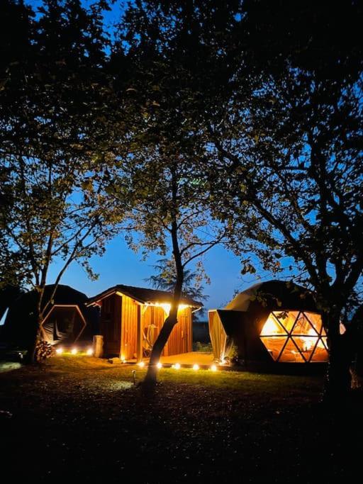 Dome Insolite Lichen Jacuzzi Et Petits-Dejeuners Inclus Gondrin Bagian luar foto