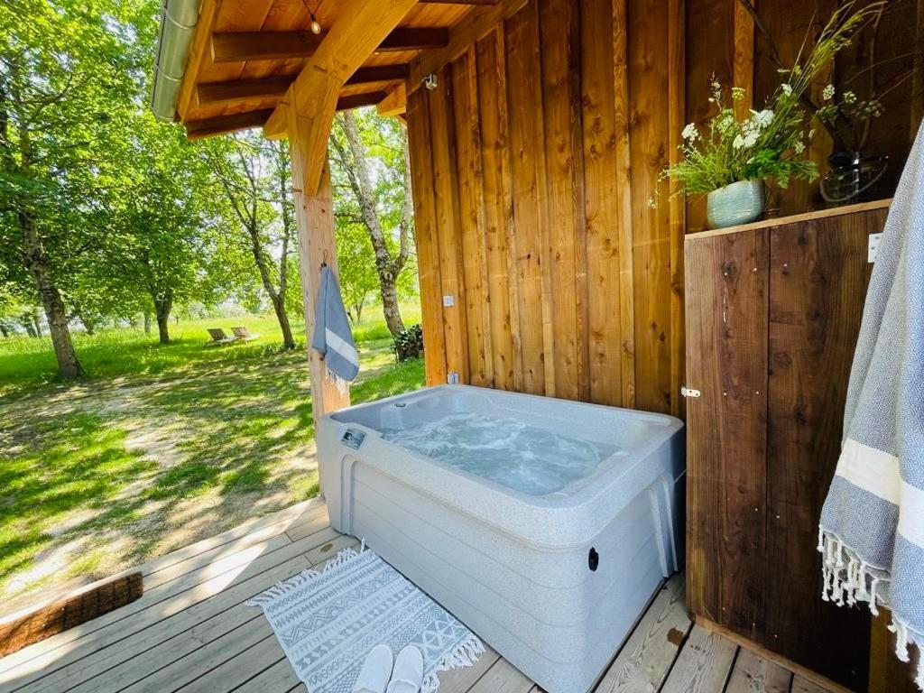 Dome Insolite Lichen Jacuzzi Et Petits-Dejeuners Inclus Gondrin Bagian luar foto